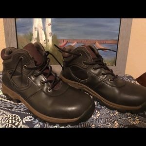 Timberland hiking boots size 4 big boys